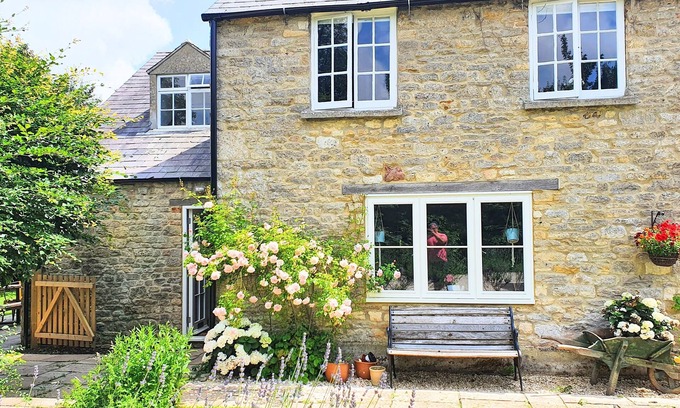 Witney House | Beautiful, Quiet, Countryside Cottage in the foothills of the Cotswolds