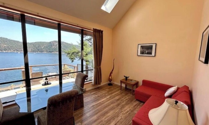 Pender Island Apartment | Beautiful, quiet place to stay with lovely beach access and stunning views