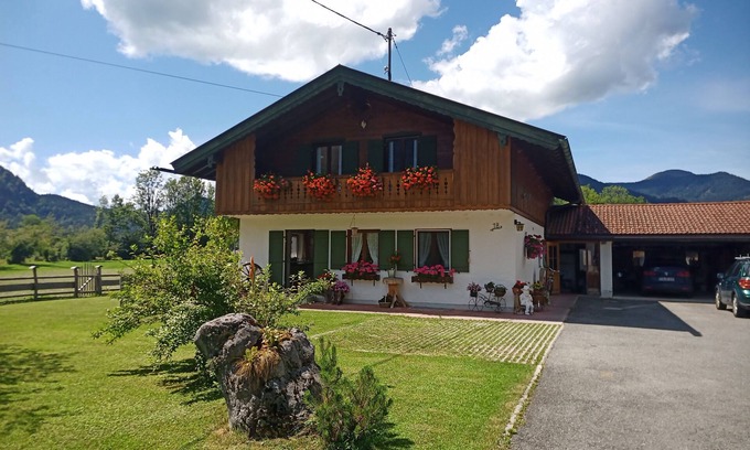 Jachenau Condo | Beautiful quiet vacation apartment in the mountains and recognized resort of Jachenau