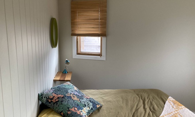 Preston House | Beautiful, quiet well-lit room in Preston with breakfast included!