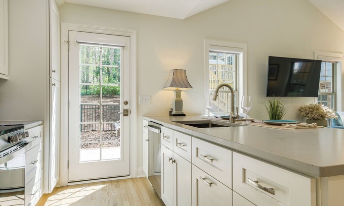 Raleigh Cottage | Beautiful Raleigh Cottage Rental: 5 Mi to Downtown
