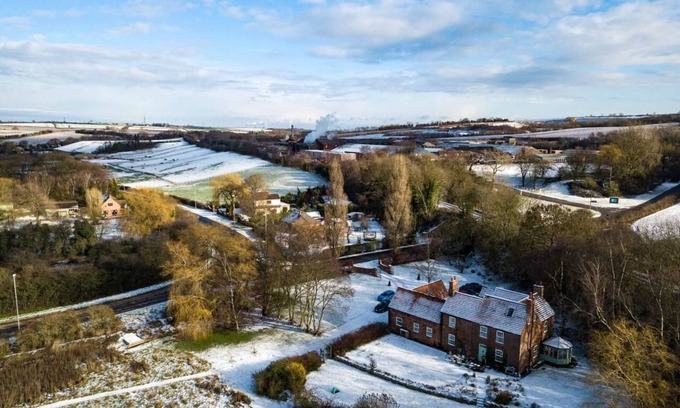 Kneesall House | Beautiful Rambling Cottage for 14 in Nottinghamshire