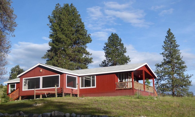 Oroville House | Beautiful ranch and new house in Okanogan Highlands - 15 minutes from Oroville