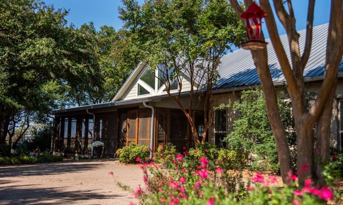 Ennis House | Beautiful Ranch Retreat With Breathtaking Views