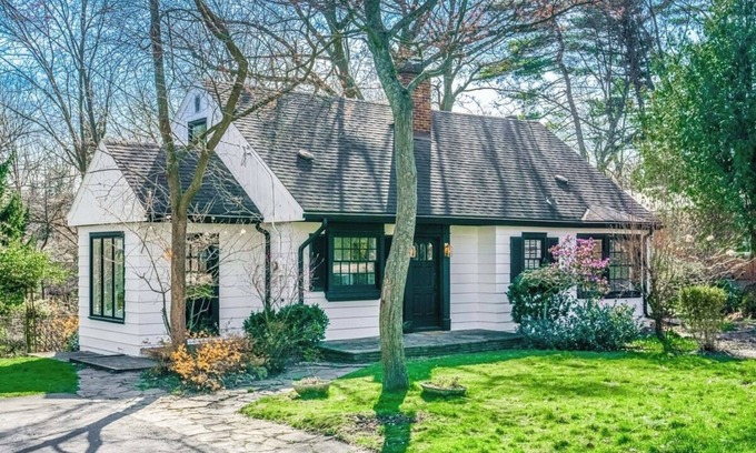 Aldershot House | Beautiful Ravine Home