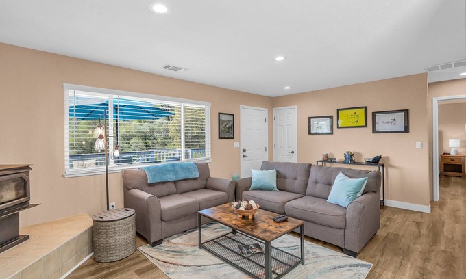 Placerville House | BEAUTIFUL RECENTLY RENOVATED PEACEFUL 3 BED HOME