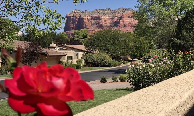 Oak Creek House | Beautiful Red Rock views in quiet, gated, Canyon Mesa Golf and Country Club.