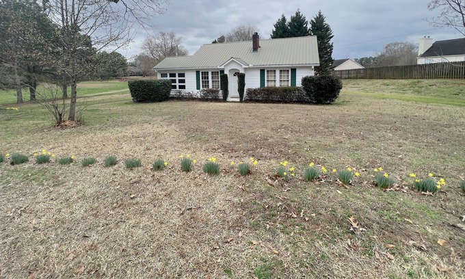 Cumming House | Beautiful, refurbished 1920's home on acreage