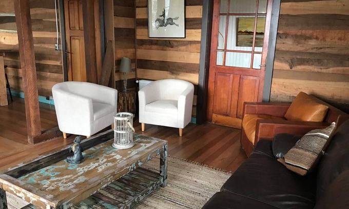 Frutillar House | Beautiful refurbished traditional german house in lakefront