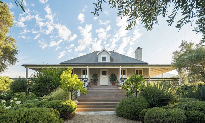 Rutherford House | Beautiful, relaxing retreat in the heart of Rutherford.