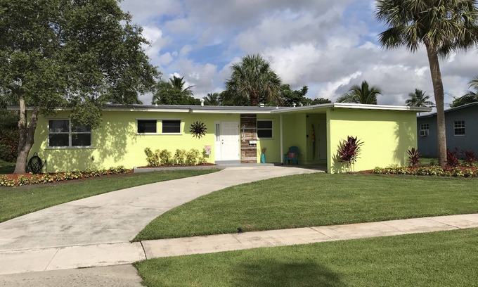 Port Saint Lucie House | Beautiful remodeled beach home 3 bedroom 2 bath. Club Med neighborhood. enjoy!