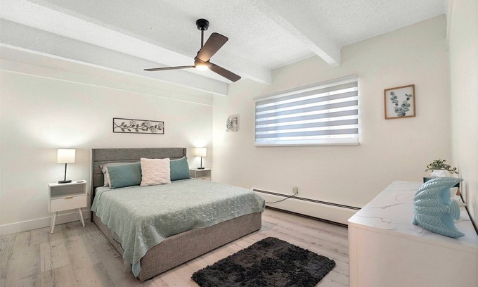 Englewood Condo | Beautiful remodeled 1-bedroom condo in Littleton/Englewood with Pool