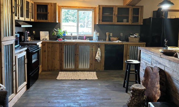 Yelm Apartment | Beautiful remodeled 3-bedroom bunkhouse. Family/Pet friendly. Lots of amenities.