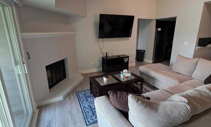 Aurora Condo | Beautiful remodeled Condo in Aurora Colorado - Single Room
