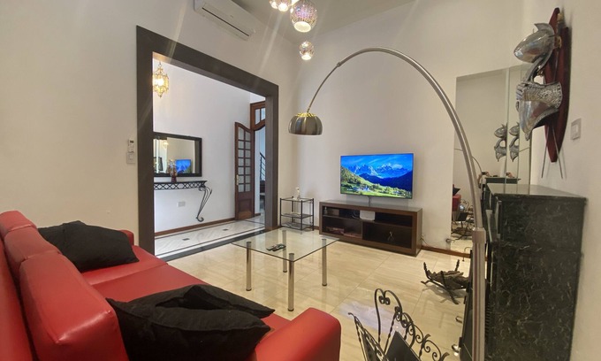 Parana House | Beautiful Remodeled French Home Premium Kitchen 3 Bdrm @ Residential Center Area