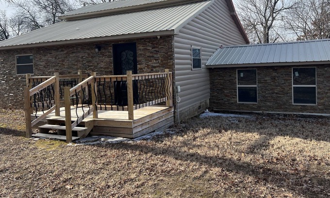 Eufaula Cabin | Beautiful, Remodeled Waterfront Lake Cabin!