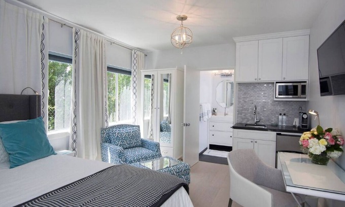 Ocean Park Apartment | Beautiful renovated studio close to the ocean.