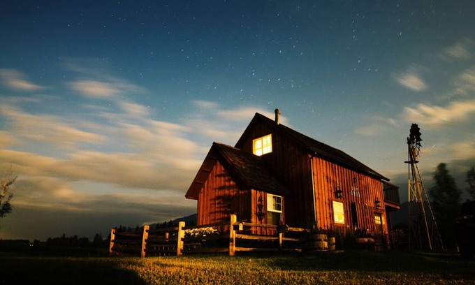 Kalispell House | Beautiful renovated 1915 Two Story Barn Near Glacier Par