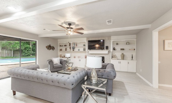Taylor Lake Village House | Beautiful Renovated Claer Lake 5bedroom with pool