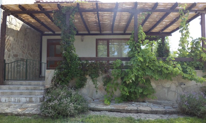 Avren House | Beautiful rental villa with stunning views