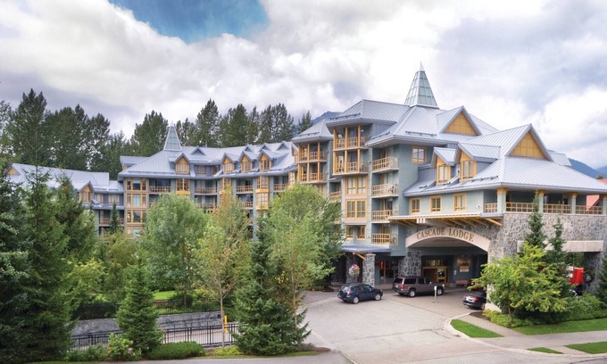 Village North Resort | Beautiful resort in the heart of it all!