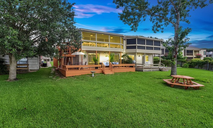 April Sound House | BEAUTIFUL RESORT LAKEHOUSE!