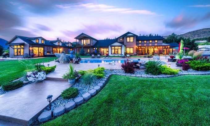 Manson House | Beautiful Resort Property - Lake front, pool, soaking tub and pool house