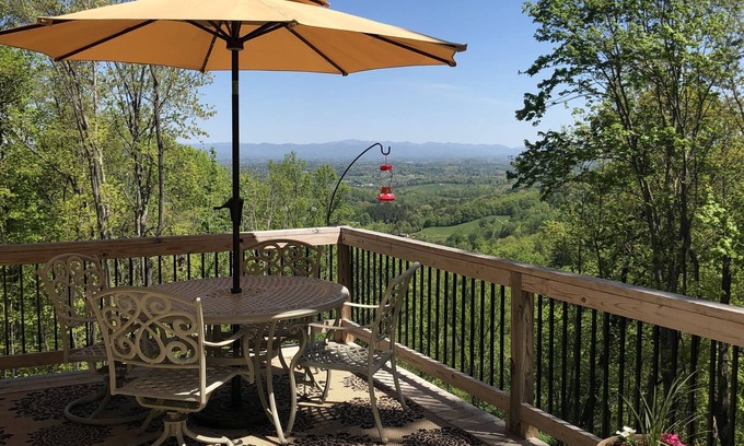 Leicester House | Beautiful retreat on 6 acre private mountain with the most breathtaking views