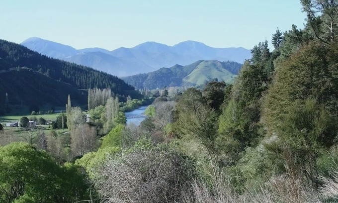 Woodstock Cottage | Beautiful river and mountain view farm cottage