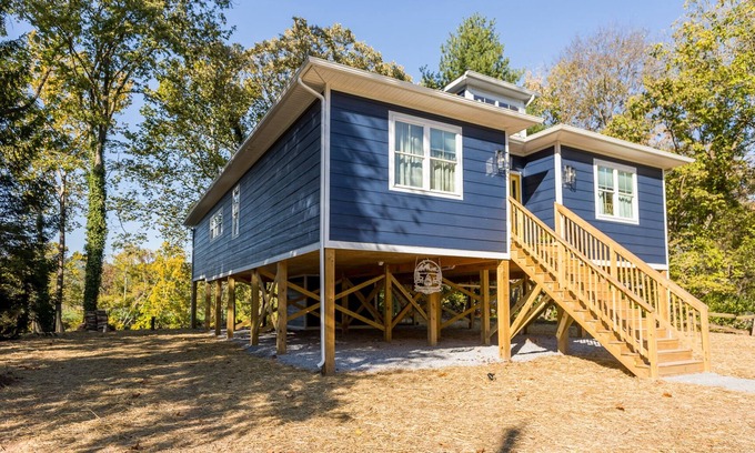 Shenandoah House | Beautiful River Homes Sleeps 24 Hottubs Firepits