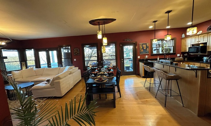 Madison House | Beautiful River Retreat Sanctuary in Nashville