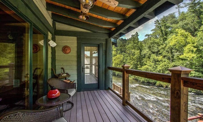 Tellico Plains Ski Chalet | Beautiful River View