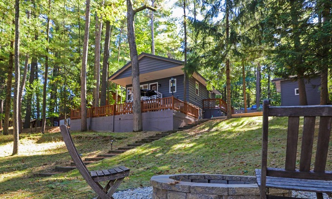 Wisconsin Dells Cottage | Beautiful Riverfront Cottage w/Free WiFi, Water Views, Firepit, and A/C