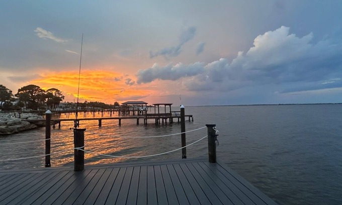 Tropic House | Beautiful riverfront home.