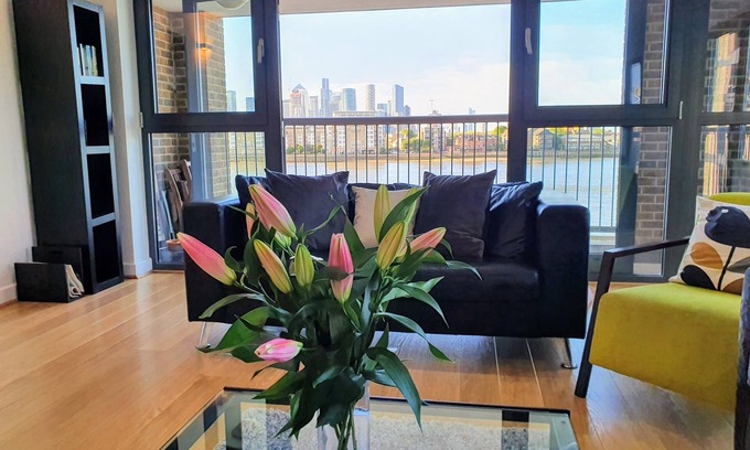 Island Gardens Apartment | Beautiful Riverside London apartment