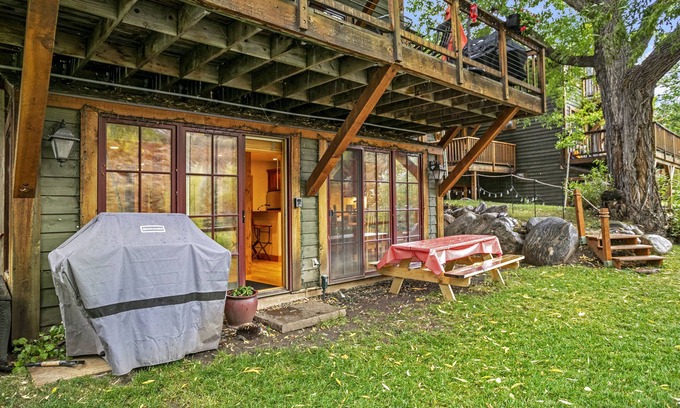 Minturn Apartment | Beautiful Riverside Ski Retreat! *Now with Hot Tub!*