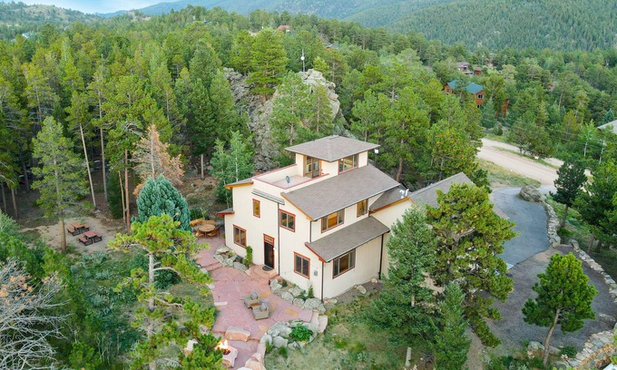 Nederland House | Beautiful Rocky Mountain Retreat Above Boulder with Privacy & Views