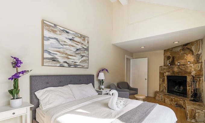 Horseshoe Bay Apartment | Beautiful Room+AC in Shared Home in Horseshoe Bay