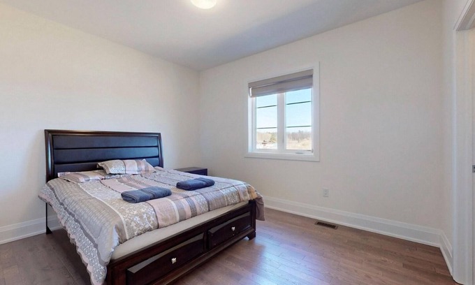 Vaughan House | Beautiful room, quiet house with the comfort of a luxurious home near Wonderland