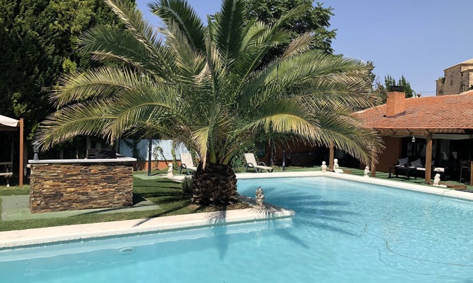Albalate de Zorita Cottage | Beautiful rural house with SPA and pool 95 km from Madrid