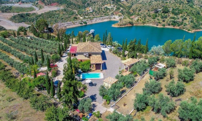 Campanillas Cottage | Beautiful rural house a stone's throw from the center