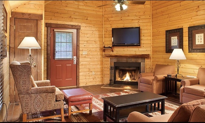 Gordonsville Resort | Beautiful Rustic 3 Bedroom Cabin with Large Deck and Grill