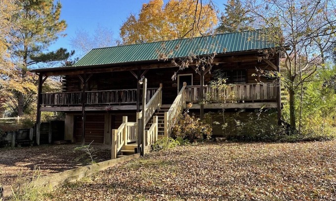 Springville Cabin | Beautiful Rustic Log Cabin Near Kentucky Lake