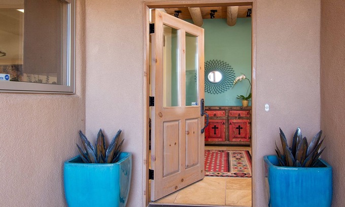 Santa Fe House | Beautiful Santa Fe Home ~ Breathtaking Views and Sunsets ~ 3.5 miles to plaza