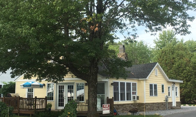 Johnsonville House | Beautiful Saratoga Lake House W/NEW UPDATES