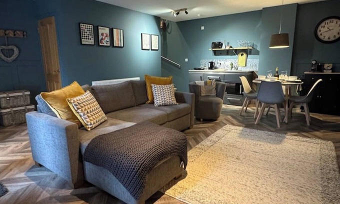 Dalry House | Beautiful Scottish mews with hot tub