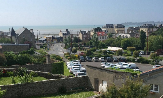 Saint-Pair-sur-Mer Apartment | beautiful sea views, beach 150 meters