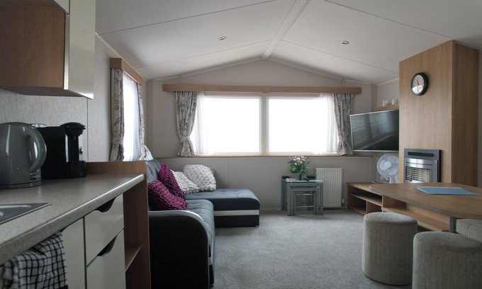 Kinmel Bay Cabin | Beautiful sea front lodge with stunning sea views