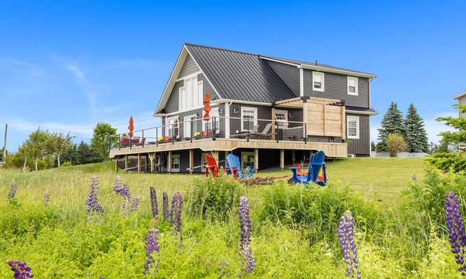 Bayview House | Beautiful seaside retreat close to Cavendish includes hot tub and pool table.