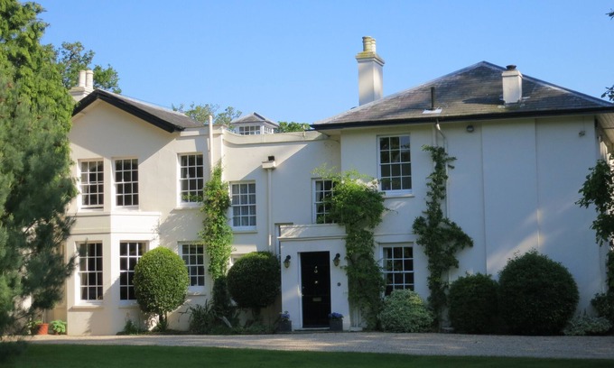 New Forest District Apartment | Beautiful Self Contained Flat In A Fine Period Country House